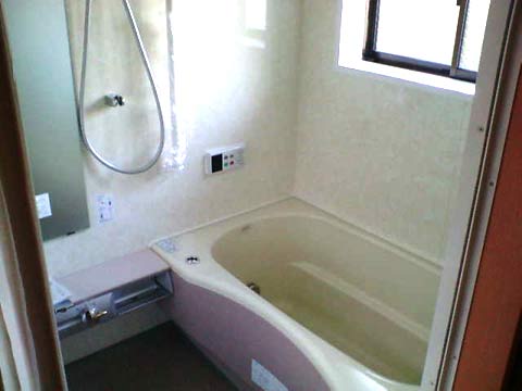 リフォームなら京都株式会社竹内商店　築80年の家に最新設備を設置工事　浴室施工後