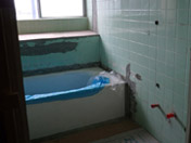 京都　リフォーム　浴室壁塗装施工前�A