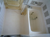京都　リフォーム　浴室壁塗装　施工前�@